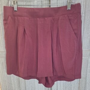 Torrid Womens Pull On Pleated Shorts Size 0 Raspberry